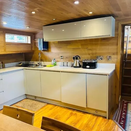 Unique Houseboat Experience I Break Bådhotel *