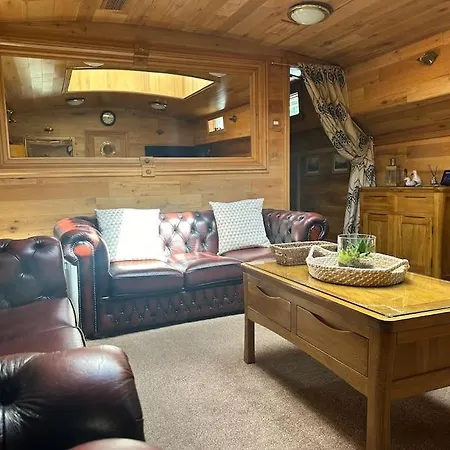 船上ホテル Unique Houseboat Experience I Break