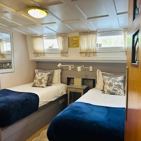 Bådhotel Unique Houseboat Experience I Break