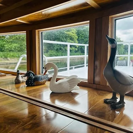 Unique Houseboat Experience I Break *
