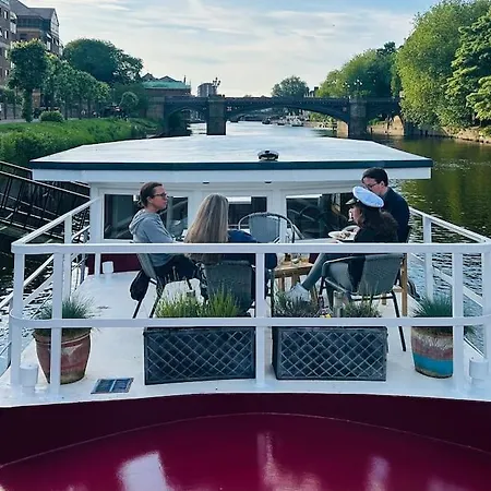 Unique Houseboat Experience I Break York
