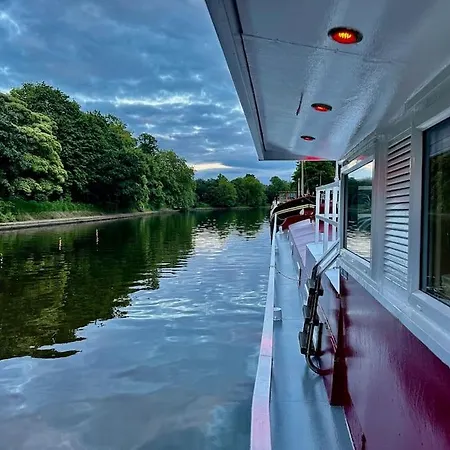 Unique Houseboat Experience I Break * York