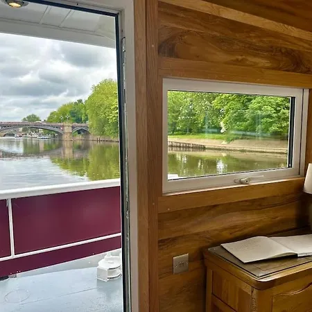 Unique Houseboat Experience I Break *