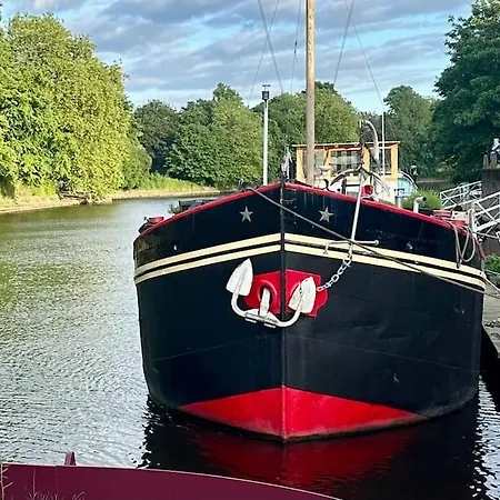 Unique Houseboat Experience I Break * York