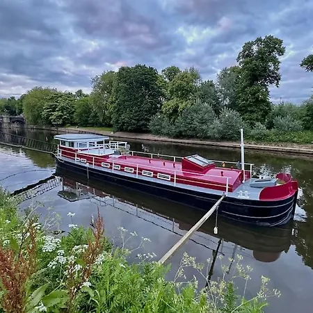 Botel Unique Houseboat Experience I Break *