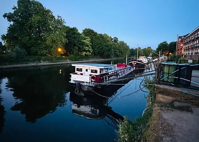 Unique Houseboat Experience I Break * York