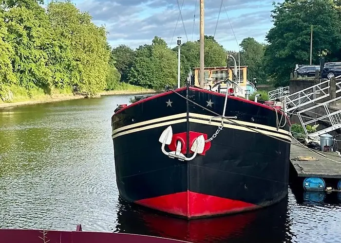 Unique Houseboat Experience I Break * York
