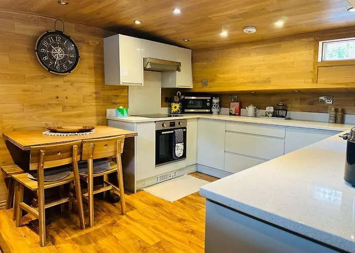 Unique Houseboat Experience I Break *