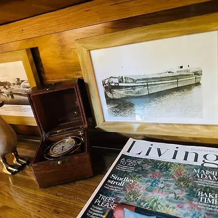 Unique Houseboat Experience I Break York