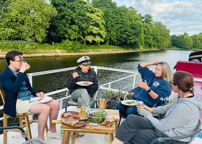 Úszó hotel Unique Houseboat Experience I Break York